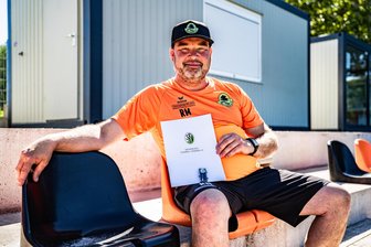 SV Linda: Silberne Krönung einer glänzenden Saison - Roberto Martin hat die silberne Ehrennadel des sächsischen Fußballverbandes erhalten.