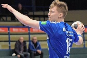 SV Oberlosa bekommt hochkarätigen Neuzugang - Nico Schneider (am Ball) wechselt vom EHV Aue zum SV 04 Plauen-Oberlosa. 