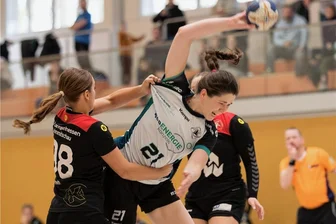 SV Rotation in Weißenborn ist so gut wie durch - Durchgesetzt: Die Rotation-Damen um Denise Gruber machten gegen die HSG Langenhessen (fast) alles klar im Titelrennen. Allerdings musste die Österreicherin nach 20 Minuten verletzt ins Krankenhaus. 