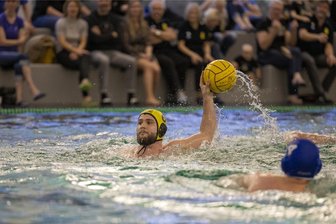 SV Zwickau 04: Nur ein halber Heimspieltag für die Wasserballer - Kapitän Max Wüstner will mit dem SV Zwickau 04 am Samstag gegen Leipzig auf Torejagd gehen.