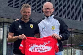 SV Zwickau 04 verhindert Aus für den Triathlon: Das ist der Neue an der Spitze - Uwe Herfurth (links), Triathlon-Abteilungsleiter beim SV Zwickau 04, freut sich, dass Frank Nestler (rechts) die Nachfolge von Wolfgang Hertrampf als Organisationschef antritt. 