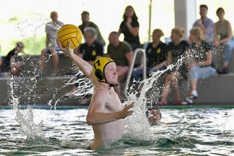 SV Zwickau 04: Wasserballer machen Interimstrainer stolz - Justus Schneider war am Wochenende mit fünf Treffern der erfolgreichste Zwickauer Torschütze.