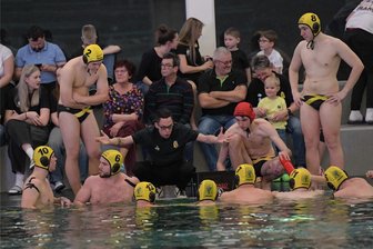 SV Zwickau 04: Zweitliga-Wasserballer sagt mit Siegtor adé - Nachdem die Anweisungen von Trainer Ludwig Will gegen Magdeburg noch verpufften, gelang Zwickau gegen Halle ein wichtiger Sieg.