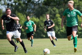 SVL stürmt zum ersten Testerfolg - Gelungener Auftritt: Die Lichtenberger um Nick Huenig (r.), Torschütze zum 1:0, haben Tanne Thalheim am Sonntag mit 2:1 besiegt.