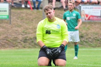 SVL wird von Motor überrollt - Am Boden: Lichtenbergs Torhüter Justin Becker musste gegen Motor Wilsdruff elfmal hinter sich greifen. In der 2. Halbzeit verhinderte der junge Keeper sogar noch weitere Gegentore.