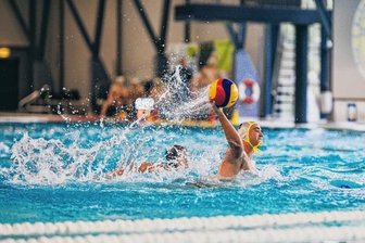 SVV gegen Köln und Düsseldorf - Für Laurence Bolman (am Ball) und den SVV Plauen geht es am Wochenende mit gleich zwei Heimspielen weiter.