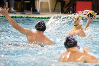 SVV Plauen verliert hitziges Achtelfinale - Stepan Rezek (am Ball) war im Pokalspiel beim SC Neustadt/Weinstraße mit vier Treffern erfolgreichster Werfer auf Seiten des SVV Plauen. Zum Einzug in die Runde der besten acht Teams reichte es für das Plauener Team aber nicht.