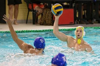 SVV verpasst knapp die ersten Punkte - Alpar Soltesz am Ball. Gegen die Teams aus Köln und Düsseldorf mussten die Plauener am Wochenende zwei weitere Heimniederlagen quittieren.