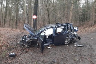 Syrau: 80-Jähriger verstirbt nach Verkehrsunfall - Ein 80-Jähriger ist in Syrau tödlich verunglückt.