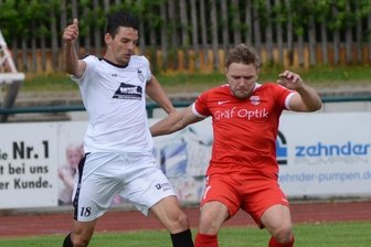 Syrauer Heimspiel auf fremdem Platz - Benjamin Matthes (links) empfängt mit seinem SC Syrau den VfB Schöneck in Leubnitz, während Treuens André Meyer mit seinem Team zum SV Kottengrün muss.