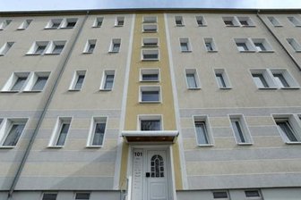 Tötungsdelikt in Chemnitz: 89-Jährige offenbar von ihrem Nachbarn erwürgt - Das Haus, in dem die Rentnerin getötet wurde.
