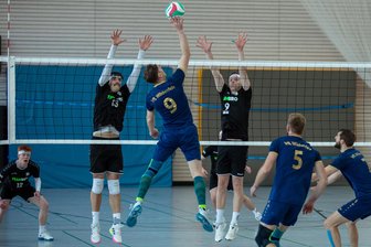 Tabellennachbar zu stark: Freiberger Volleyballer verpassen den Anschluss - Die Volleyballer des 1. VVF (in Schwarz) zogen diesmal gegen Wildenfels 1:3 den Kürzeren.