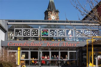Tablets gestohlen aus Plauener Grundschule - In die Karl-Marx-Grundschule Plauen wurde am Wochenende eingebrochen. Tablets und Musikboxen wurden gestohlen.