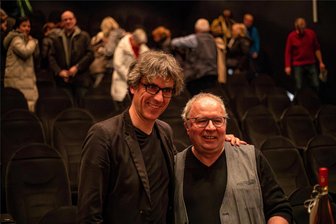 Tacheles in Freiberg: Wenn der Kantor aus dem Nähkästchen plaudert - Domkantor Albrecht Koch und Moderator Thomas Erler beim Tacheles-Abend zum Dokumentarfilm „Living Bach“.