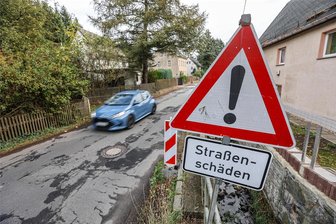 Tägliches Ärgernis in Lichtenau: Schlaglöcher auf der Auerswalder Hauptstraße - Das letzte Stück der Auerswalder Hauptstraße ist kaputt und sollte schon längst erneuert werden.