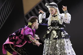 Tänzerin Mimori Hosokawa feiert Geburtstag und Festanstellung beim Ballett Plauen-Zwickau - Mimori Hosokawa mit Marco Palamone in der stets ausverkauften „Nussknacker“-Inszenierung.