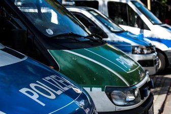 Täter steigen in Firma ein und legen Feuer - 
