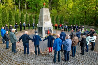 Tag der Befreiung: 50 Menschen gedenken am Ehrenmal Nennigmühle – darunter auch ein russischer Diplomat - Circa 50 Menschen gedachten am Ehrenmal in Nennigmühle dem 80. Jahrestag der Befreiung vom Hitlerfaschismus.