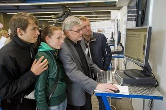 Tag der offenen Tür im Druckzentrum: Von der Papierrolle zur fertigen Zeitung - 