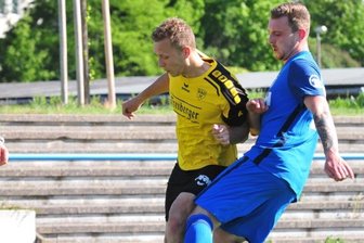 Tag der offenen Tür beim BSC - Gestoppt: Die Kicker des BSC um Kapitän Christopher Otto (l.) haben gegen Meißen die zweite Heimniederlage in Folge kassiert.