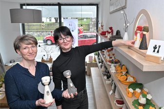 Tag des Kunsthandwerks: Diese Werkstätten im Erzgebirge können Sie am Wochenende besuchen - Sind bei den Europäischen Tagen des Kunsthandwerks mit dabei: Katja Höhne (l.) und Isabell Kosmitzki von Katl & Bell aus Neustädtel. Foto: