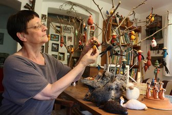 Tag des offenen Ateliers: Diese Künstler im Landkreis Zwickau öffnen zu Pfingsten - Holzgestalterin Nele Jakob lädt in ihr Atelier im Kirchberger Ortsteil Burkersdorf.