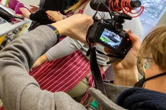 Tag des offenen Browserfensters - Mehrere Schulen informieren per Video über ihr Lernangebot. Der Film der Oberschule Oederan ist schon gedreht und geht bald online. 