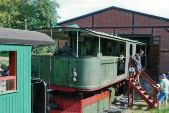 Tag des offenen Denkmals: Rollbockschuppen kann besichtigt werden - Ein Rundgang auf der Fairlie-Lokomotive zieht immer wieder Besucher an.