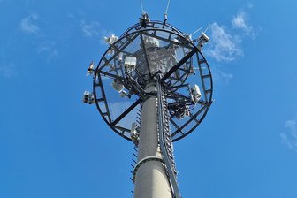 Tagelanger Mobilfunk-Ausfall in Teilen des Vogtlands: Das ist der Grund - Der Mobilfunkturm in Rebesgrün wurde umgerüstet auf 5 G-Netz. Deshalb kam es tagelang zum Netzausfall.