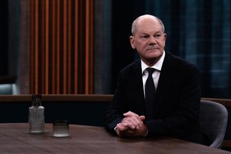 „Taktlos“, „schwer zu ertragen“: So reagiert das Netz auf das Scholz-Interview mit Caren Miosga - Bundeskanzler Olaf Scholz am Sonntag zu Gast bei Caren Miosga: Im Netz fuhr er für seinen Auftritt Lob ein, wurde aber auch etwa als „schlechtester Kanzler aller Zeiten“ tituliert.