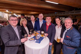 „Tal der Tränen durchschritten“: Bank im Vogtland sieht auf einem Krisengebiet Licht am Ende des Tunnels - Jahresauftakt der Volksbank Vogtland im Malzhaus: Vorstand Andreas Hostalka (dritter von links) wartete mit interessanten Einschätzungen auf.