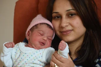 Talaa ist das Chemnitzer Neujahrsbaby - Die kleine Talaa erblickte um 2.22 Uhr im städtischen Klinikum das Licht der Welt. Ihre Mutter Maisaa Mordia ist 23 Jahre.
