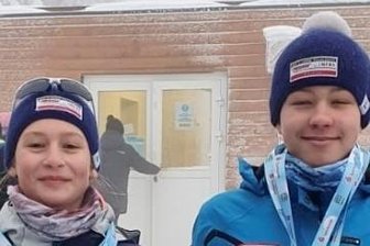 Talent läuft Konkurrenz davon - Paul Wölkerling (r.) und Sydney-Laureen Wüstling holten Medaillen nach Schwarzenberg. 