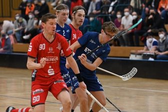 Talent will in Chemnitz weiter reifen - Mittendrin im Getümmel der Floorball-Bundesliga: Junioren-Nationalspieler Luis Rüger (rechts) ist im Winter seinem großen Bruder Julian gefolgt und aus Bayern nach Chemnitz gewechselt. 