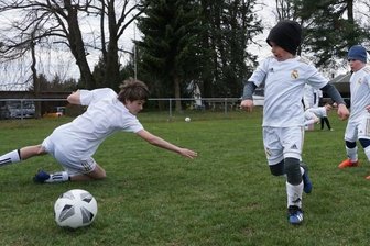 Talente auf königlichen Spuren - Nach dem Training durften die Kinder im Spiel zeigen, was sie gelernt haben. Dabei fielen einige schöne Tore.
