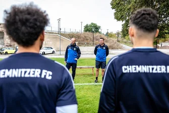 Talente aus der Blechbüchse: Wie der Chemnitzer FC gute Spieler formt - Seit Jahren mit vollem Engagement für die Jugend des CFC dabei: die Trainer Torsten Wappler (links) und Ulf Mehlhorn.