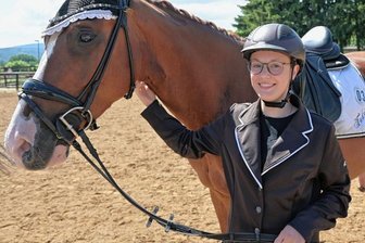 Talente der Region beweisen ihr Können - Lokalmatadorin Pia Roßbach (17) vom Reit- und Fahrverein Eibenstock holte im Finale der Erzgebirgsspiele die Goldmedaille in der E-Dressur, im Stilspringen und in der Kombinationswertung. 