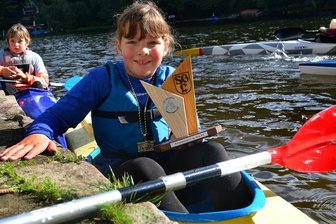 Talente mit Erfolgserlebnissen - Erfolgreicher Nachwuchs: Amalia Rose von der SG Lauenhain gewann eine Goldmedaille im Einer und einen Pokal. 