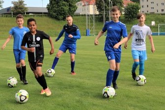 Talente spielen wieder bei Barkas vor - Volles Haus auf der Jahnkampfbahn: Beim SV Barkas Frankenberg sind inzwischen alle Nachwuchsteams ins Training eingestiegen. Auch die D1-Junioren von Trainer Jens Tuschy, freuen sich alles wieder normal läuft.