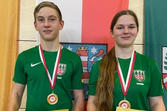 Talentiertes Radball-Duo des SV Langenleuba-Niederhain bleibt ohne Niederlage, verpasst aber Turniersieg - Carl Mehnert (l.) und Leonie Reinicke vom SV Langenleuba-Niederhain wurden beim U-17-Pokalturnier in Lippersdorf Zweite. Foto: Jan Mehnert/privat