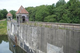 Talsperre Euba: Neuer Vorstoß für Revitalisierung - Die in die Jahre gekommene Staumauer der Talsperre Euba.