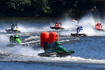 Talsperre Kriebstein: Dürfen bald wieder Rennboote auf dem Stausee fahren? - Ein Bild von 2016: Die „ADAC Motorboot Masters“ beim Rennen auf der Talsperre Kriebstein.