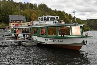 Talsperre Kriebstein: Warum sich eine Schifffahrt erst recht im Oktober lohnt - Auf der Talsperre Kriebstein geht die Schifffahrtssaison langsam zu Ende. Bis Ende Oktober gibt es aber noch einiges zu erleben, wie Rundfahrten - und Halloween.