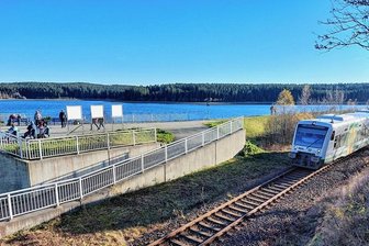 Talsperre Muldenberg ein Trumpf für den Tourismus - Traumhaftes Herbstwetter lockte am Wochenende hunderte Wanderer, Spaziergänger und Radfahrer an die Talsperre Muldenberg.