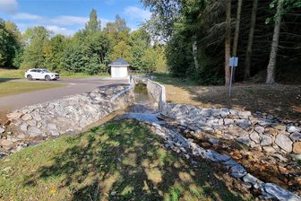 Talsperre Rauschenbach hat neuen Zuflusspegel - Der neue Zuflusspegel wurde mit Naturstein verkleidet.