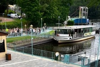 Talsperrengebiet erlebt Besucheransturm - Nahe der neuen Uferpromenade im Hafen der Talsperre legen auch die Fähren ab.