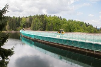 Talsperrenmauer in Sosa wird geöffnet - Ab September wird die Staumauer in Sosa dauerhaft begehbar sein. Im vergangenen Jahr wurde sie saniert (im Bild).