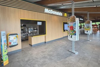 Tank & Rast modernisiert Raststätte Vogtland Nord an der A 72 - Blick in die modernisierte Raststätte Vogtland Nord mit McDonald’s.