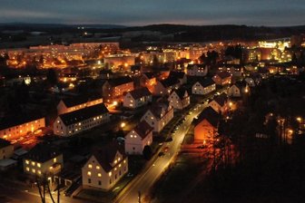 Tanken Autos bald an Straßenlaternen? - Alle Jahre wieder leuchtet die Sieben-Hügel-Stadt im Advent. Ab nächstem Jahr dürfte alles noch etwas heller werden durch die Umstellungen auf LED-Lichter.