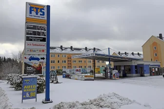 Tanken in Tschechien und Deutschland: Wie die Leser der „Freien Presse“ darüber diskutieren - Die freie Tankstelle in Sayda hat den Benzinpreis um nur wenige Cent im Vergleich zum Vorjahr angehoben.